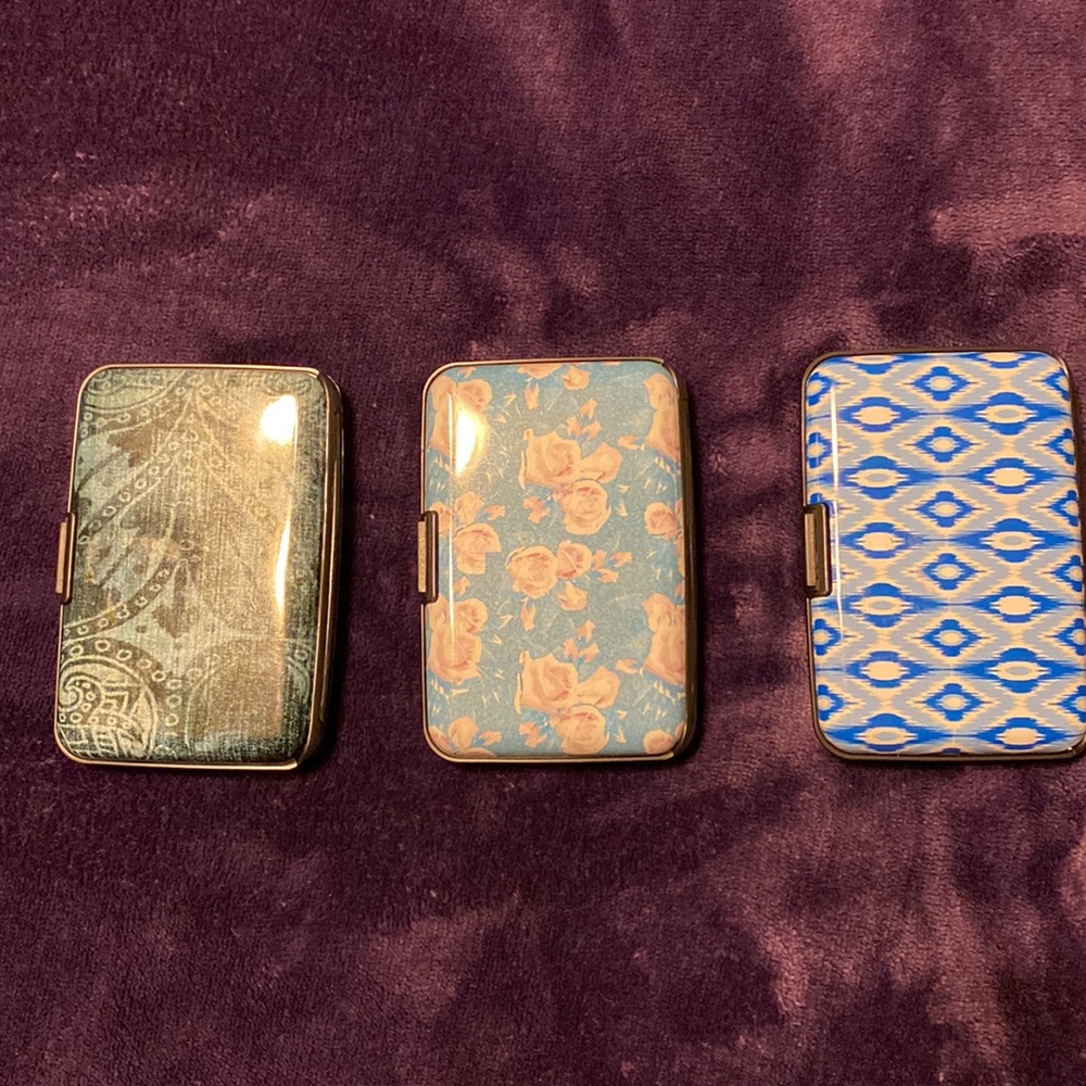 3 hard card cases - Picture 2 of 3